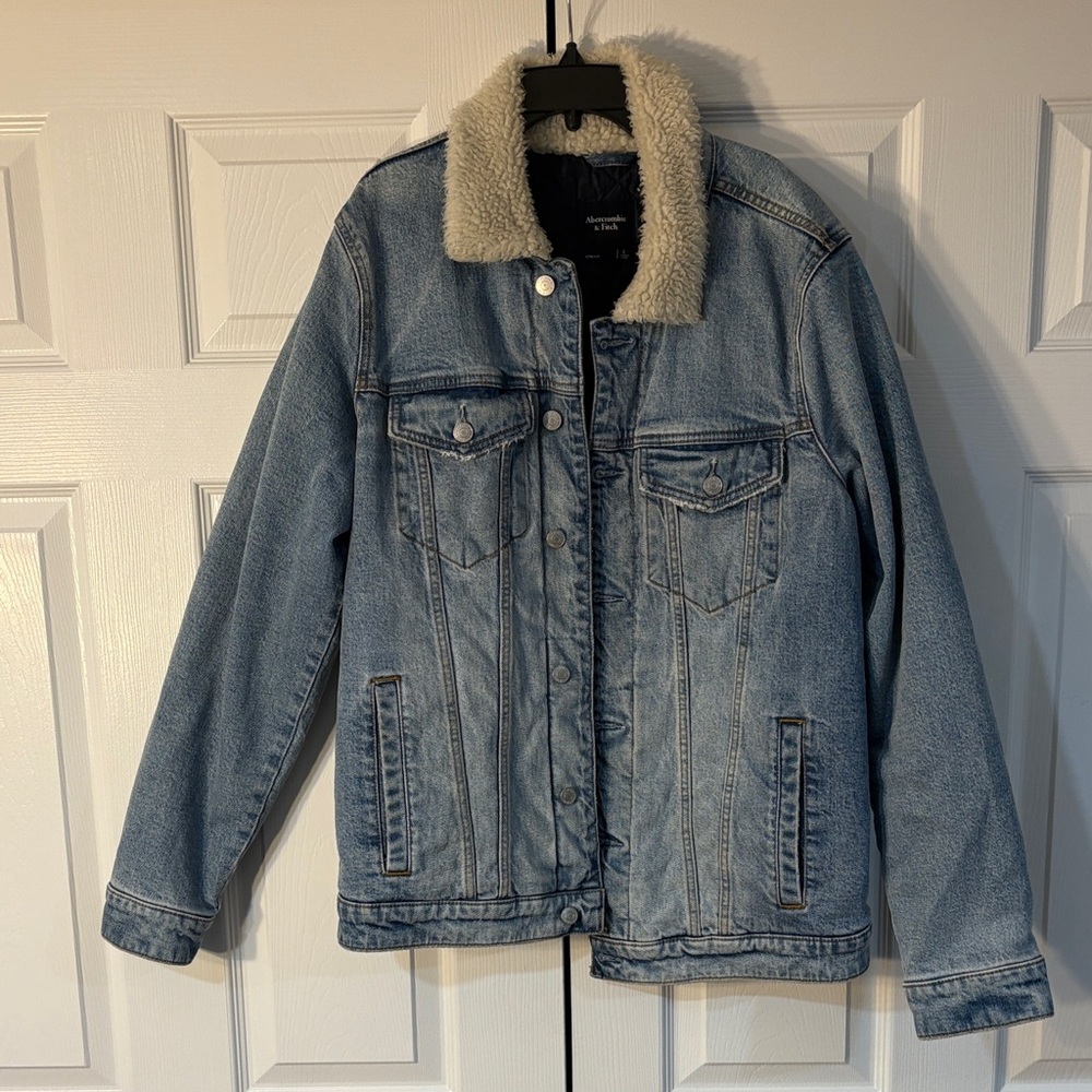 Abercrombie & Fitch Black Quilted Denim Jacket with Cream Sherpa Lining
